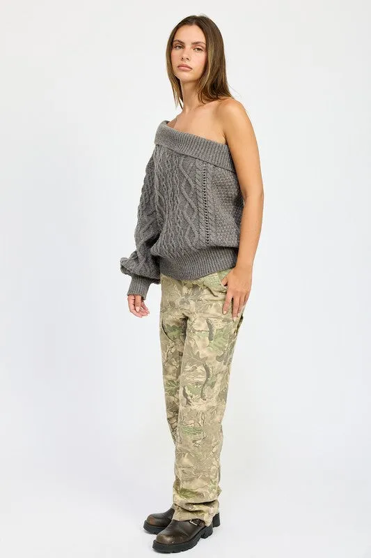 OVERSIZED ONE SHOULDER SWEATER