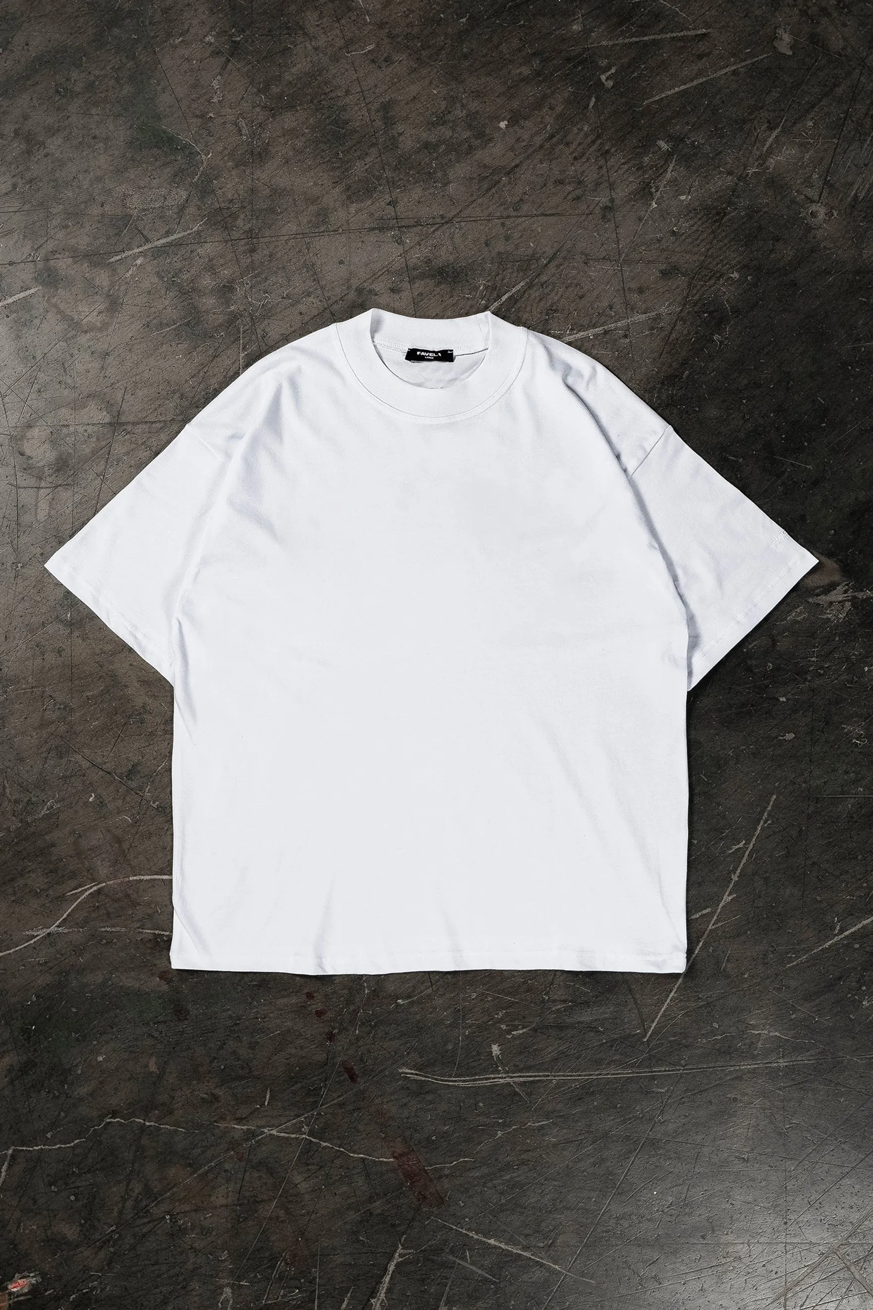 WHITE OVERZISED T-SHIRT